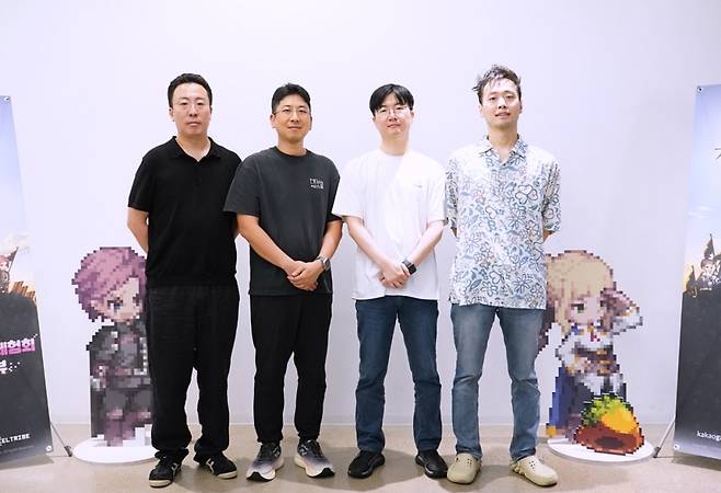 지난 7일 경기도 성남시 타운홀 판교점에서 열린 ‘가디스오더’ 글로벌 출시 간담회에 참석한 이정환(왼쪽) 픽셀트라이브 시스템 디렉터, 배정현 대표, 최진성 총괄 디렉터, 정태룡 콘텐츠 디렉터 [카카오게임즈 제공]