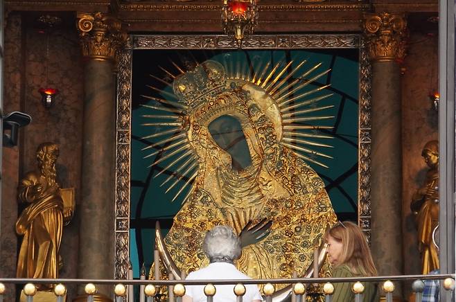 ‘새벽의 문’ 검은 성모상