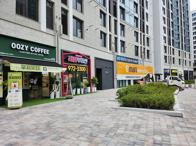 [휘경자이 디센시아 단지 내 상업시설 모습]