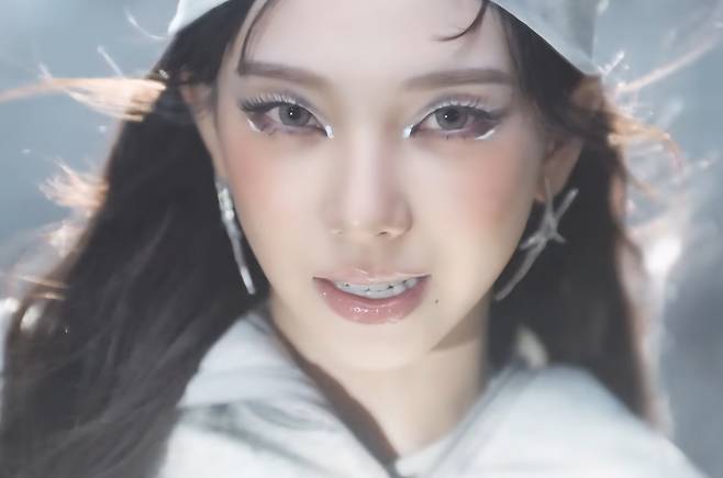 애플 ‘아이폰 16 프로’로 촬영한 에스파 ‘더티 워크(Dirty Work)’ 뮤직비디오 [공식 뮤직비디오 갈무리]