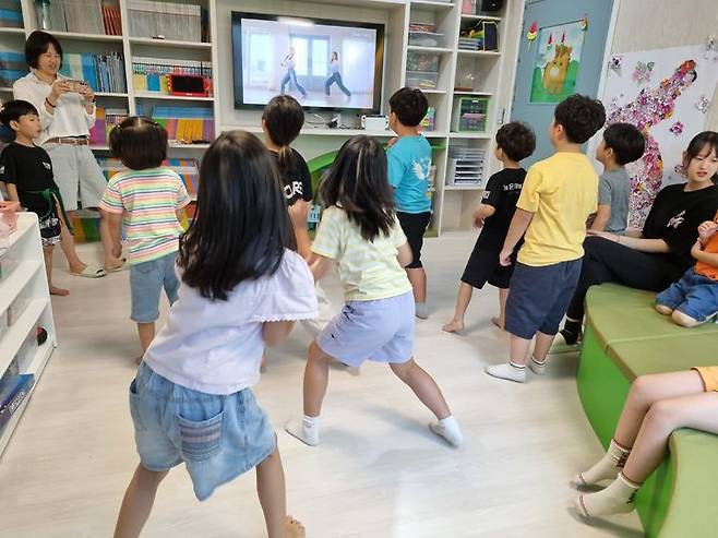 [안동=뉴시스] K보듬 6000 시설에서 아이들이 놀고 있다. (사진=경북도 제공) 2025.08.11. photo@newsis. *재판매 및 DB 금지