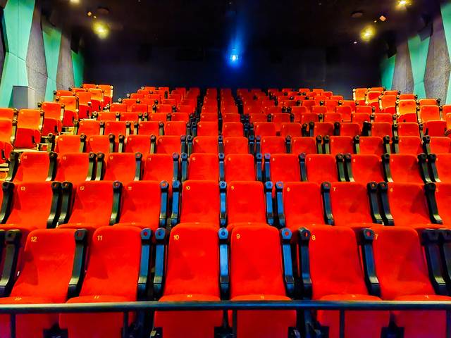 대한상공회의소는 국민이 일상에서 체감하는 불합리한 규제 24건을 발굴해 정부에 전달했다고 10일 밝혔다. 건의서에는 영화관 광고에만 유독 엄격한 규제를 개선해야 한다는 내용이 포함됐다. 사진은 기사의 특정 사실과 관련 없음. 이미지투데이