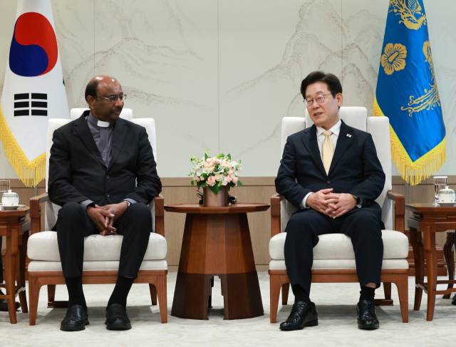 ▲이재명 대통령이 11일 용산 대통령실에서 세계교회협의회(WCC) 제리 필레이 총무를 만나고 있다. ⓒ연합뉴스