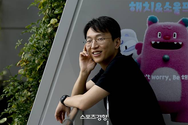 정희원 초대 서울시 건강총괄관이 6일 서울시청에서 향후 목표 등과 관련해 경향신문과 인터뷰에 앞서 포즈를 취하고 있다. 문재원 기자