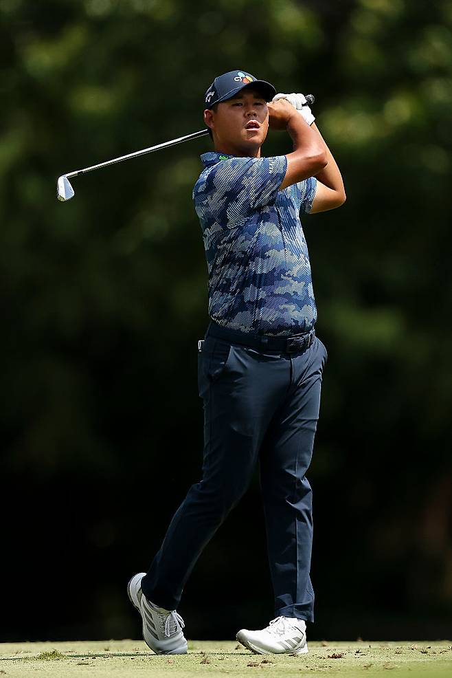 김시우가 11일 미국 테네시주 멤피스의 TPC 사우스윈드에서 열린 PGA 투어 페덱스 세인트주드 챔피언십 최종라운드 1번홀에서 어프로치 샷을 하고 있다. ｜게티이미지