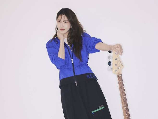 올리비아로렌 스포티 캐주얼 라인 ‘RE:VV(레브)’ 이지아 화보