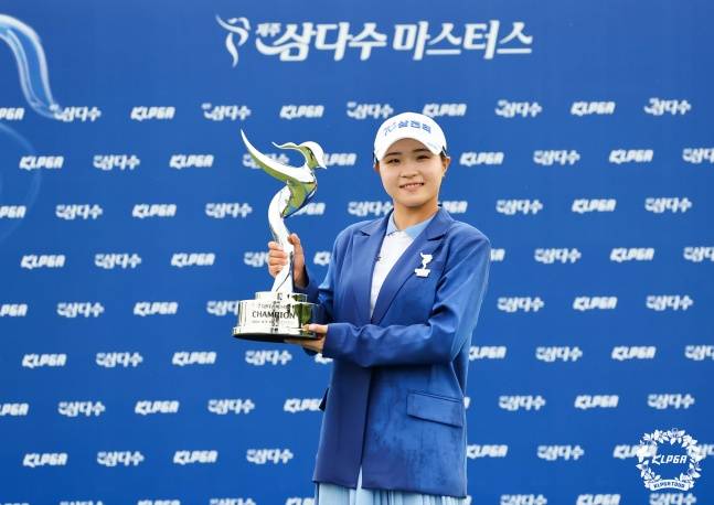 고지원이 10일 제주 서귀포시에 위치한 사이프러스 골프 앤 리조트에서 열린 KLPGA 제주 삼다수 마스터스 대회 우승 확정 후 세리머니를 하고 있다. /사진=KLPGA 제공