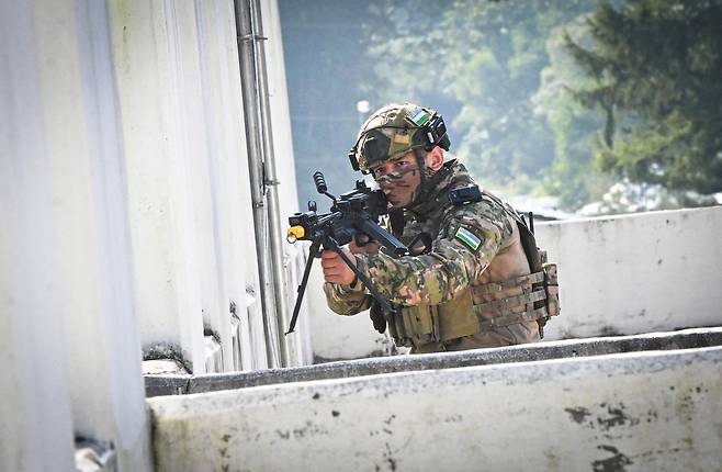 지난해 대회에 참여해 도시지역 전투 중인 우즈벡군 장병 모습 [육군 과학화전투훈련단 제공. 재판매 및 DB 금지]