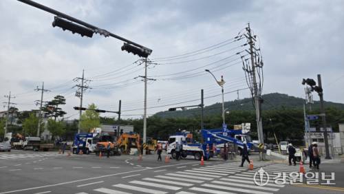 ◇번개시장 옆 주차장 입구 전주 철거작업