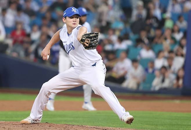 12일 오후 6시30분 대구 삼성라이온즈파크에서 열린 '2025 신한 SOL 뱅크 KBO리그' 삼성 라이온즈와 KIA 타이거즈 경기에서 육선엽이 투구 중이다. <삼성 라이온즈 제공>