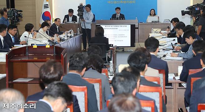 12일 열린 제주도의회 예산결산특별위원회 모습. / 의회 제공