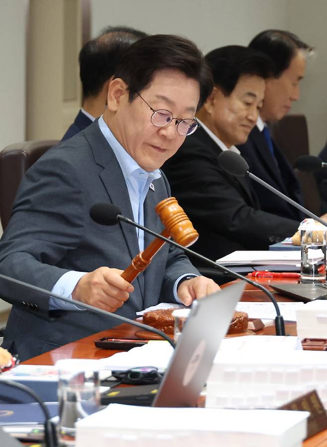 이재명 대통령이 12일 서울 용산 대통령실에서 국무회의 개회를 선언하고 있다.(사진=연합뉴스)