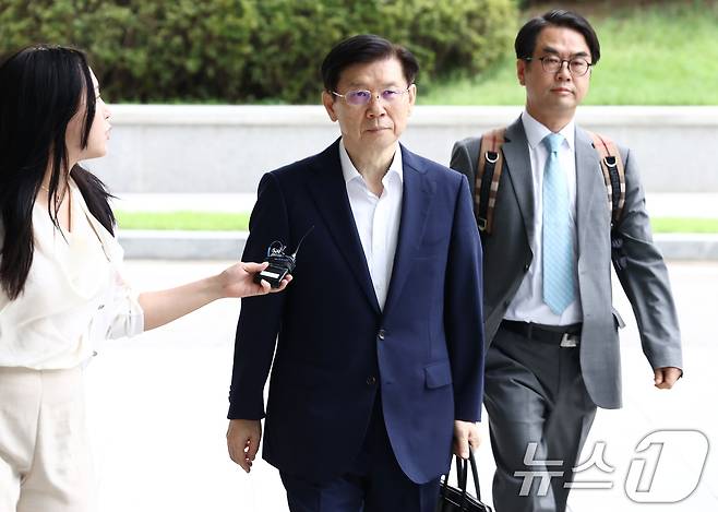 박종준 전 경호처장이 11일 오전 내란특검 사무실이 마련된 서울 서초동 서울고등검찰청에 조사를 받기 위해 출석하고 있다. 2025.8.11/뉴스1 ⓒ News1 김민지 기자