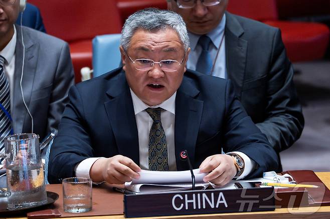 푸총 유엔 주재 중국 대사가 17일 미국 뉴욕 유엔본부에서 열린 유엔 안전보장이사회 회의에서 발언하고 있다. 2025.6.17 ⓒ 로이터=뉴스1 ⓒ News1 강민경 기자