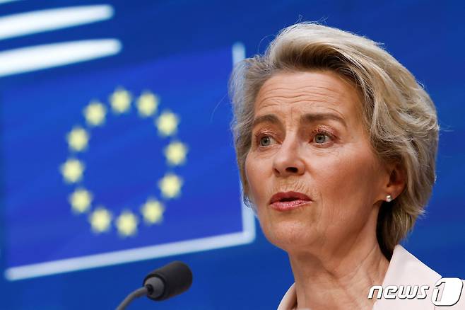 벨기에 브뤼셀에서 열린 유럽연합(EU) 정상회의에서 우르줄라 폰 데어 라이엔 EU 집행위원장이 언론의 질문에 대답하고 있다. <자료사진> ⓒ 로이터=뉴스1 ⓒ News1 권진영 기자