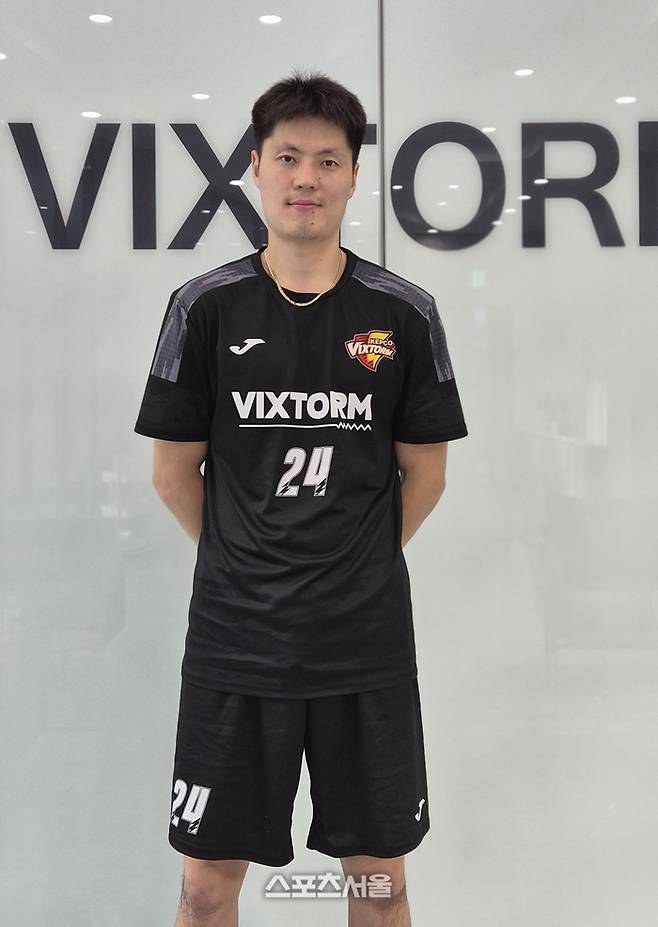 한국전력 에디가 최근 오산 훈련장에서 본지와 인터뷰 후 포즈를 취하고 있다. 사진 | 오산=박준범기자