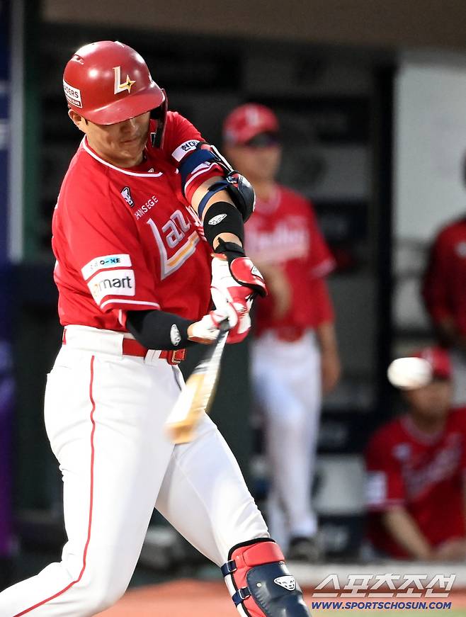 10일 부산 사직야구장에서 열린 SSG와 롯데의 경기, 4회초 2사 1,3루 조형우가 3점홈런을 치고 있다. 부산=허상욱 기자wook@sportschosun.com/2025.08.10/