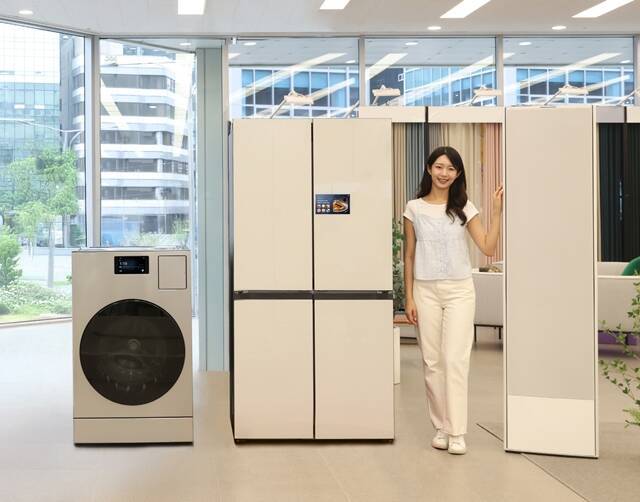 산업통상자원부는 으뜸효율 가전제품 환급사업 홈페이지에서 환급신청 메뉴를 개설해 13일 오전 10시부터 본격적인 신청을 받는다. 사진은 삼성전자 가전제품. /삼성전자