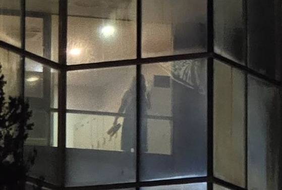 경북 경주 4성급 호텔의 여성 사우나 탈의실이 통유리를 통해 훤히 드러난 모습./ 온라인 커뮤니티