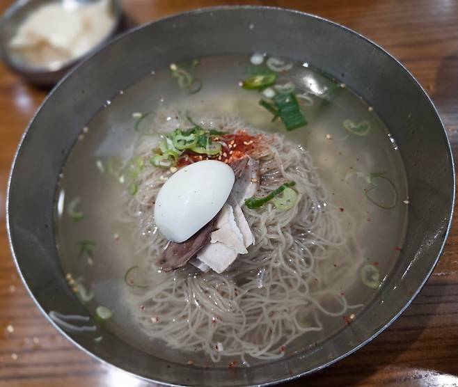 서울 시내 한 냉면집에서 판매 중인 물냉면. /민영빈 기자