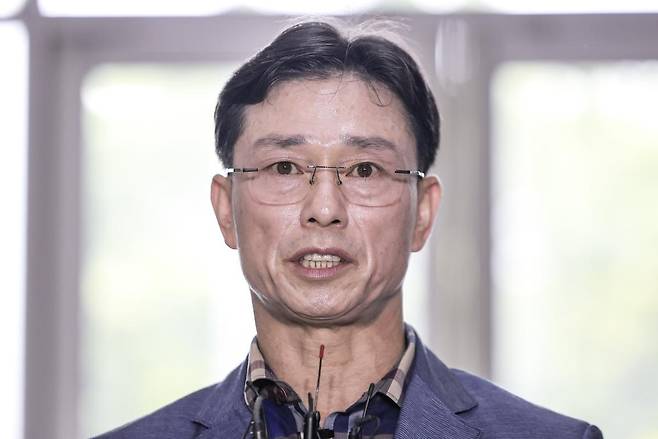 임성근 전 해병1사단장이 11일 서울 서초구 이명현 순직해병 특별검사 사무실로 조사를 받기 위해 출석하며 입장을 밝히고 있다. 2025.08.11. 뉴시스