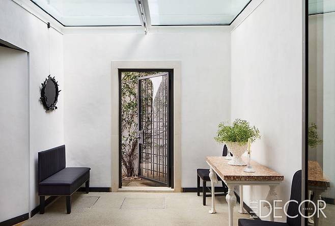 런던 속 작은 베니스를 연상케 하는, 건축가 윌리엄 스몰리와 함께 베네치아식으로 증축한 집.