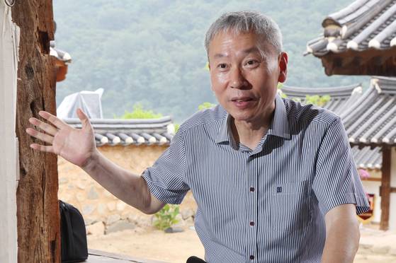 독립운동가 석주 이상룡 선생의 종손 이창수(60)씨가 9일 오후 경북 안동시 임청각에서 본지와 인터뷰 하고 있다. 송봉근 기자