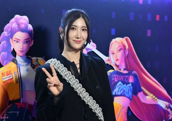 애니메이션 ‘K팝 데몬 헌터스’ 주제곡 ‘골든’을 작곡하고 부른 이재. 아이돌 연습생 출신으로 “더 이상 숨지 않고 빛나겠다”는 '골든'의 메시지를 스스로 증명했다. AFP=연합뉴스