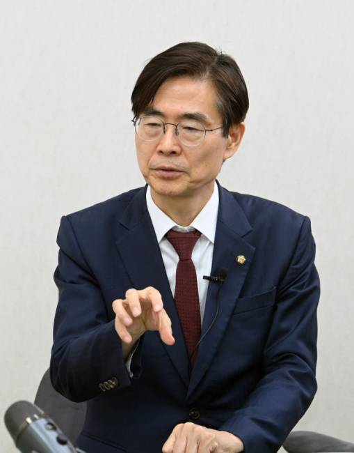 ▲ 조경태 국민의힘 당대표 후보가 11일 강원도민일보 스튜디오에서 인터뷰를 하고 있다.  서영 기자