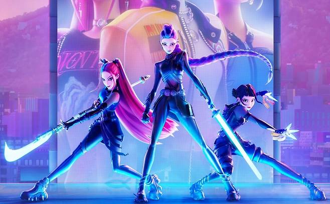 넷플릭스 애니메이션 영화 ‘케이팝 데몬 헌터스’의 주인공 걸그룹 헌트릭스. 왼쪽부터 멤버 미라, 루미, 조이. 이들이 극 중 부른 OST 곡 '골든'은 미국 빌보드와 영국 오피셜 메인 싱글 차트 정상을 석권하는 진기록을 세웠다. 넷플릭스 제공