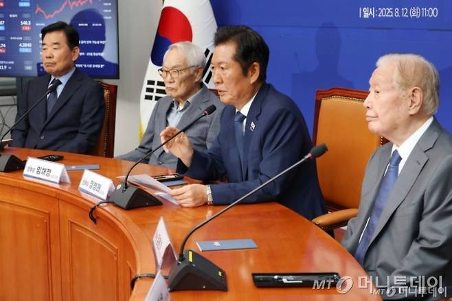 정청래 더불어민주당 대표가 12일 오전 서울 여의도 국회에서 가진 상임고문단과의 간담회에서 발언하고 있다./사진=뉴스1