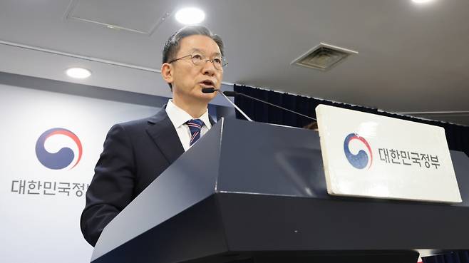 전날 오후 정성호 법무부 장관이 서울 종로구 정부서울청사에서 8·15 광복절 특별 사면 명단을 발표하고 있다./사진=뉴스1.