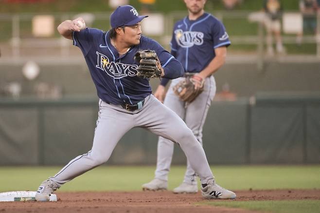탬파베이 레이스 김하성이 12일(한국시간) 미국 캘리포니아주 새크라멘토의 서터 헬스파크에서 열린 2025 미국 메이저리그(MLB) 정규시즌 애슬레틱스와의 원정 경기에서 수비하고 있다. 로이터 연합뉴스