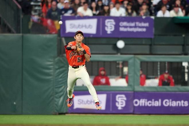 샌프란시스코 자이언츠 이정후가 9일(한국시간) 미국 캘리포니아주 샌프란시스코 오라클 파크에서 열린 2025 미국 메이저리그(MLB) 정규시즌 워싱턴 내셔널스와의 홈 경기에서 수비하고 있다. 로이터 연합뉴스