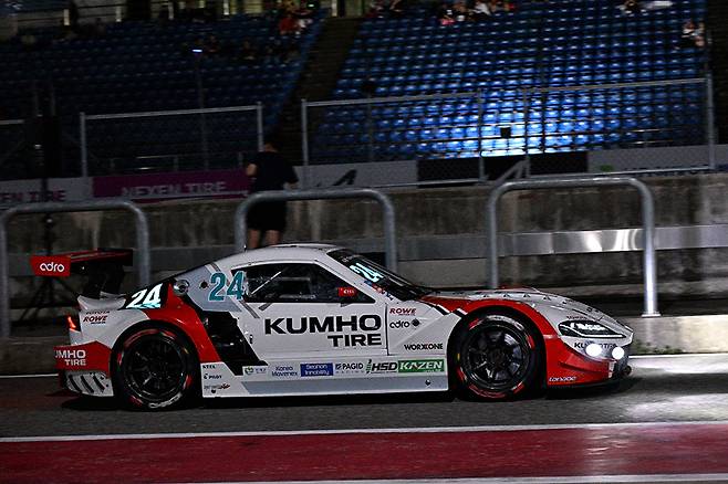 피트 스탑을 위해 복귀 중인 이창욱. 사진: 김학수 기자