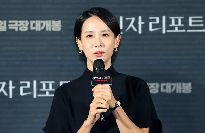 [서울=뉴시스] 김혜진 기자 = 배우 조여정이 12일 오전 서울 용산구 CGV 용산아이파크몰에서 열린 영화 ‘살인자 리포트’(감독 조영준) 제작보고회에서 인사말을 하고 있다. 2025.08.12. jini@newsis.com