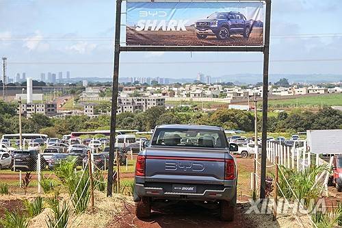 지난 4월 브라질 상파울루에서 열린 한 박람회에서 시연 중인 BYD 픽업트럭 [신화 연합뉴스 자료사진. 재판매 및 DB 금지]