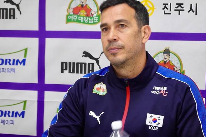 페르난도 모랄레스 한국 여자배구 대표팀 감독 [촬영 이동칠]