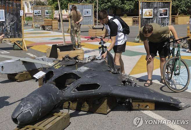 도네츠크 지역에 전시된 러시아 드론과 폭탄 [EPA 연합뉴스 자료사진]