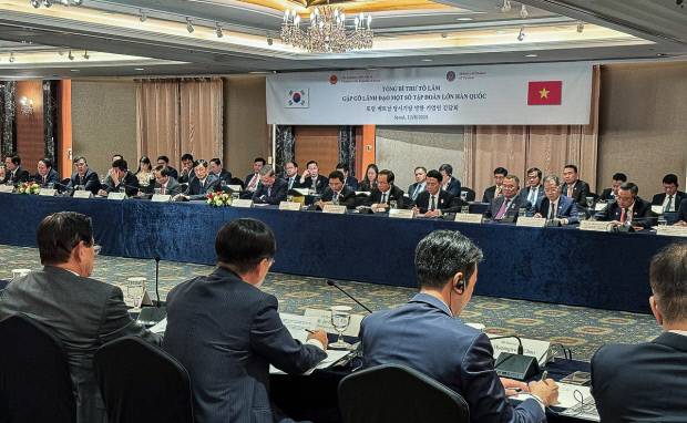 HS효성 관계자들이 지난 12일 서울 중구 롯데호텔에서 열린 ‘한·베트남 비즈니스 포럼’에 참석해 향후 베트남 사업의 방향과 협력 비전을 공유하고 있다.<HS효성 제공>