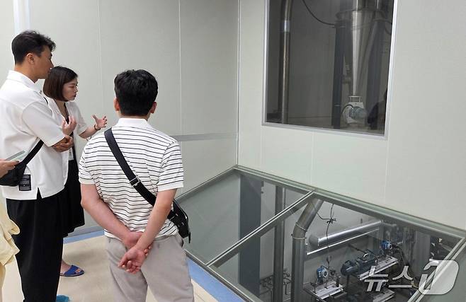 부산시수의사회 임원들이 11일 대만 타이중 신겐 본사를 둘러보고 있다. ⓒ 뉴스1