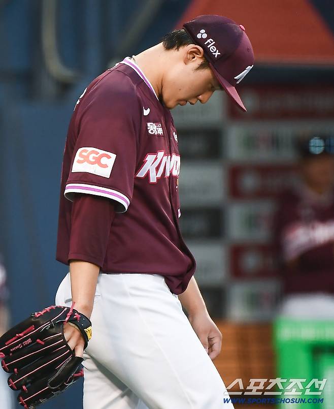 9일 서울 잠실구장에서 열린 키움-LG전. 3회말 3실점한 정현우가 아쉬워하고 있다. 잠실=정재근 기자 cjg@sportschosun.com/2025.7.9/