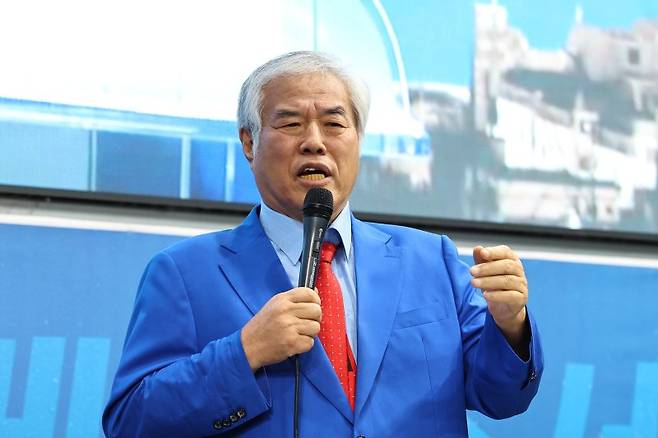 전광훈 목사가 13일 서울 성북구 사랑제일교회에서 8.15·8.16 집회 관련 긴급기자회견을 하고 있다. 뉴시스