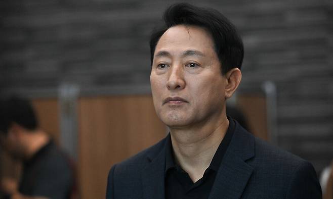 오세훈 서울시장이 지난 11일 서울 서초구 서울추모공원을 방문해 화장로 4기 증설 현장을 둘러보고 있다. 공동취재사진