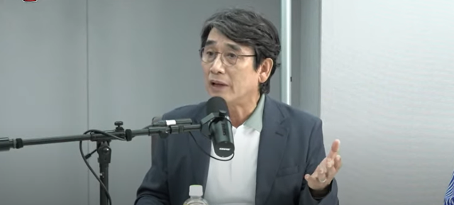유튜브 채널 '매불쇼'의 라이브 방송에 출연한 유시민 작가. 매불쇼 채널 영상 캡처