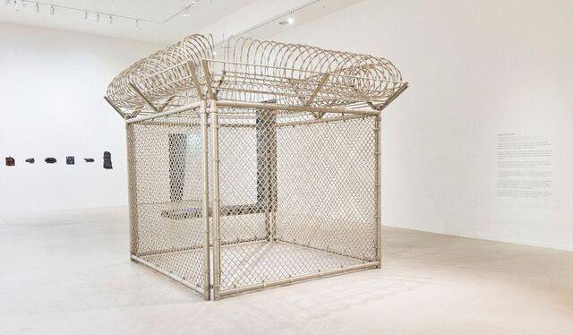 제주 서귀포시 포도뮤지엄 ‘우리 이토록 작은 존재들’에 전시된 라이자 루의 작품 ‘시큐리티 펜스’. 포도뮤지엄 제공