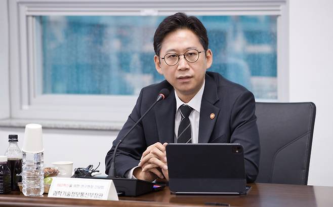 배경훈 과학기술정보통신부 장관이 13일 열린 ‘R&D 생태계 혁신을 위한 연구현장 간담회’에서 발언하고 있다. [과학기술정보통신부]