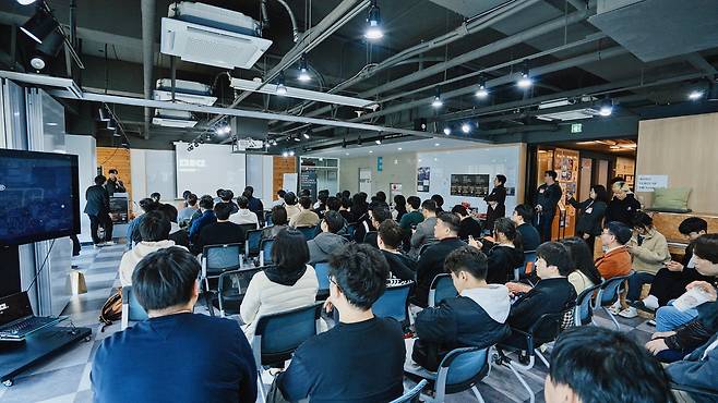 지난 3일 부산글로벌게임센터에서 열린 ‘제 5회 부산 게임 개발자 컨퍼런스’ 모습. 사진은 기사 내용과 무관함. [스마일게이트 제공]