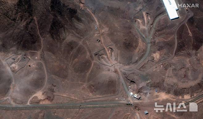 [포르도=AP/뉴시스] 막사르 테크놀로지스가 6월 29일(현지 시간) 촬영한 이란 포르도 핵 시설 모습. 영국, 프랑스, 독일은 유엔에 서한을 보내 이란이 핵 협상 관련 조치를 취하지 않으면 스냅백 메커니즘을 발동하겠다고 경고했다. 2025.08.13.