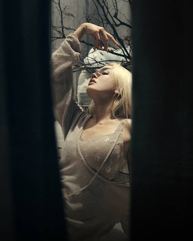 가수 전소미. 더블랙레이블 제공